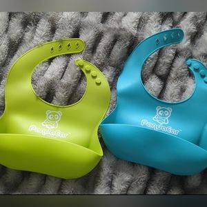 2 Catch Bibs (Blue & Green 💚💙)